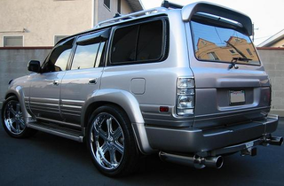Illustration for article titled Land Cruiser Owners- Making Oddball Vehicles Even Odder